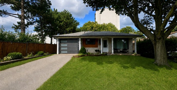 374 Bartley Bull Parkway, a bungalow in Peel Village, Brampton
